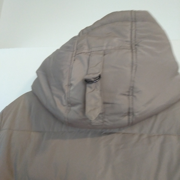Vince Camuto Beige Puffer Jacket with Hood Attached. - Picture 9 of 10